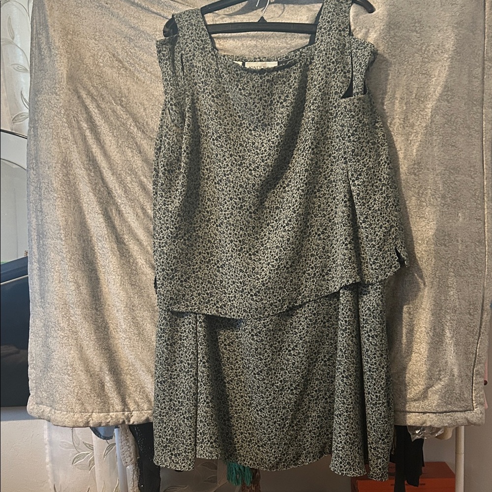Jones Wear Black and Gray Midi Dress